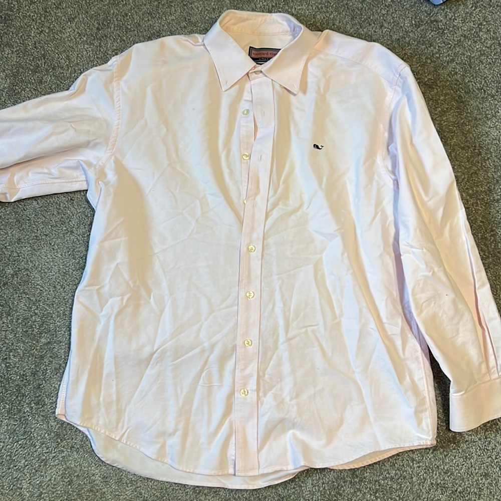 Long sleeve vineyard vines button down. Color is a light pink.